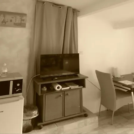 Anemones 住宿加早餐酒店 卡斯泰尔诺勒莱